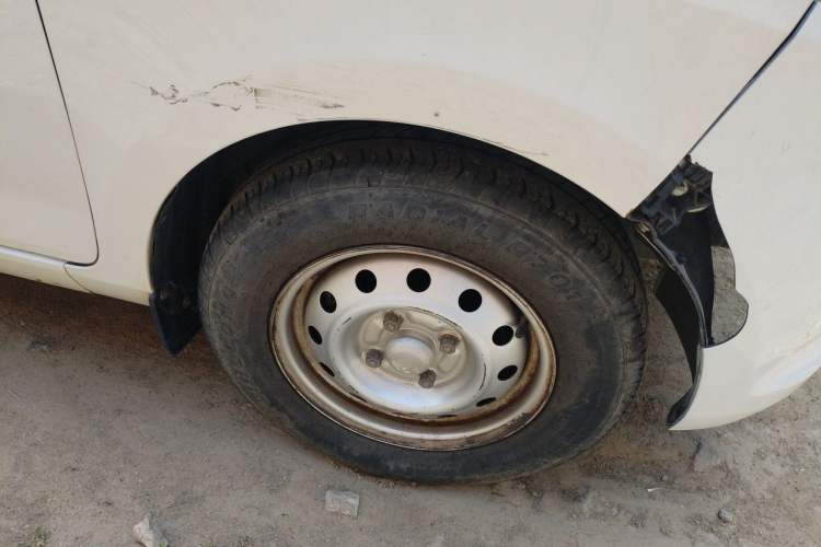 Used Wuling Rongguang V 2016 1.5L Practical Version Right Front Wheel Hub