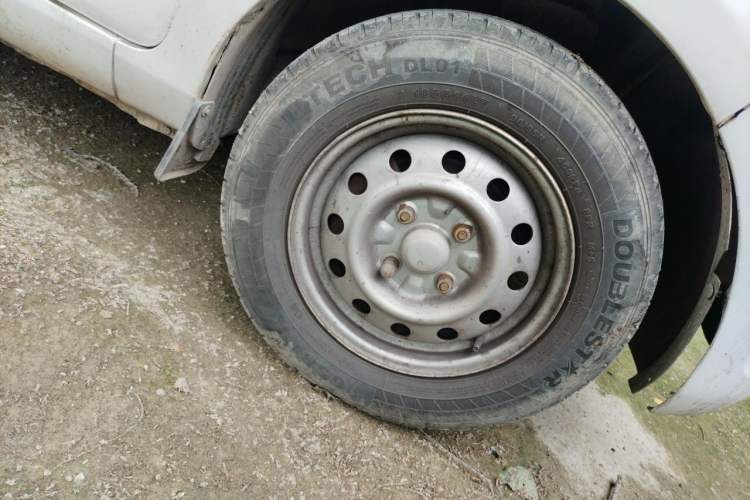 Used Wuling Rongguang V  Right Front Wheel Hub