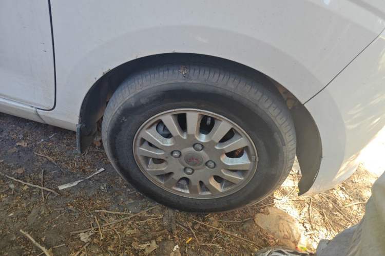 Used Wuling Rongguang V 2016 1.5L Standard Version Right Front Wheel Hub