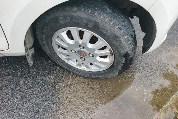 Used Wuling Rongguang V 2016 1.2L Standard Version Right Front Wheel Hub