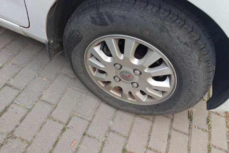 Used Wuling Rongguang V 2016 1.5L Standard Version Right Front Wheel Hub