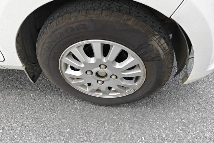 Used Wuling Rongguang V 2016 1.5L Standard Version Right Front Wheel Hub