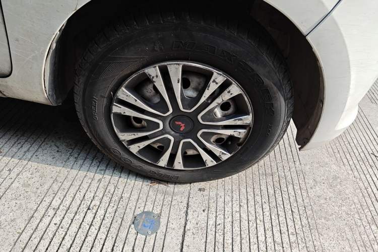 Used Wuling Rongguang V 2016 1.5L Practical Version Non-Power-Assisted Right Front Wheel Hub