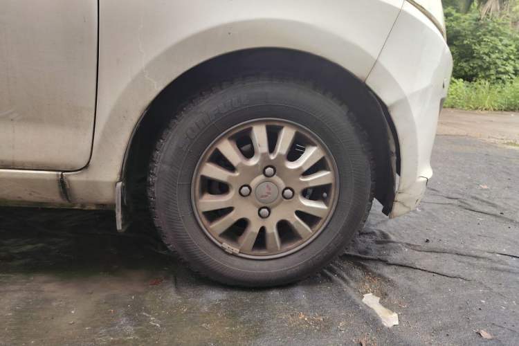 Used Wuling Rongguang V 2016 1.5L Standard Version Right Front Wheel Hub