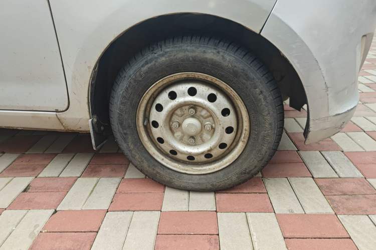 Used Wuling Rongguang V 2016 1.2L Practical Model Non-Power-Assisted Right Front Wheel Hub