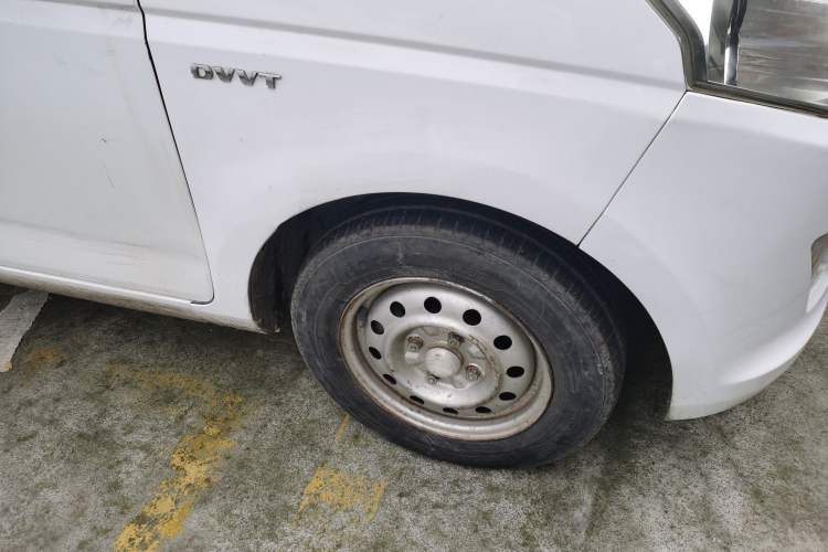 Used Wuling Rongguang V 2016 1.5L Standard Version Right Front Wheel Hub