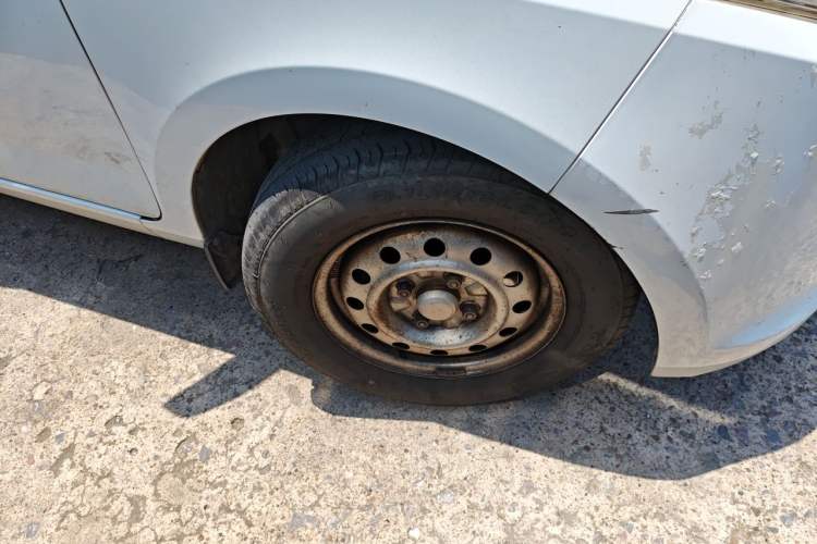 Used Wuling Rongguang V 2016 1.2L Practical Version Right Front Wheel Hub