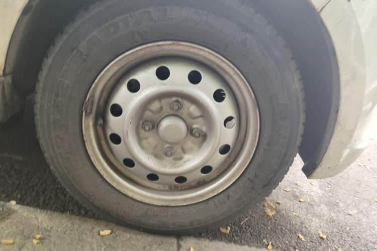 Used Wuling Rongguang V 2016 1.2L Practical Version Right Front Wheel Hub