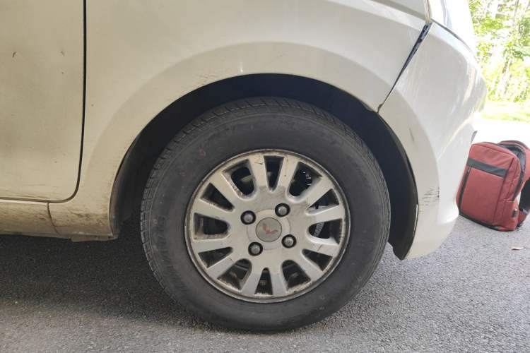 Used Wuling Rongguang V 2016 1.5L Standard Version Right Front Wheel Hub