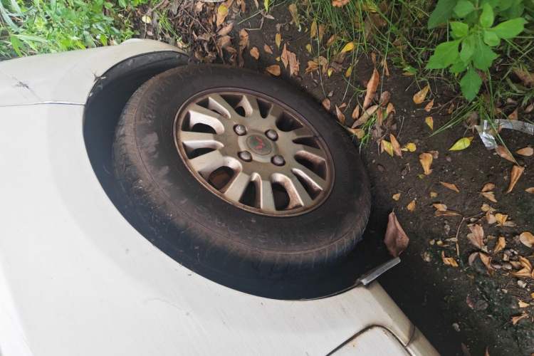 Used Wuling Rongguang V 2016 1.5L Standard Version Right Front Wheel Hub