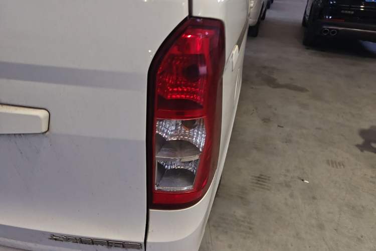 Used Wuling Rongguang V 2016 1.5L Standard Version Right Rear Taillight