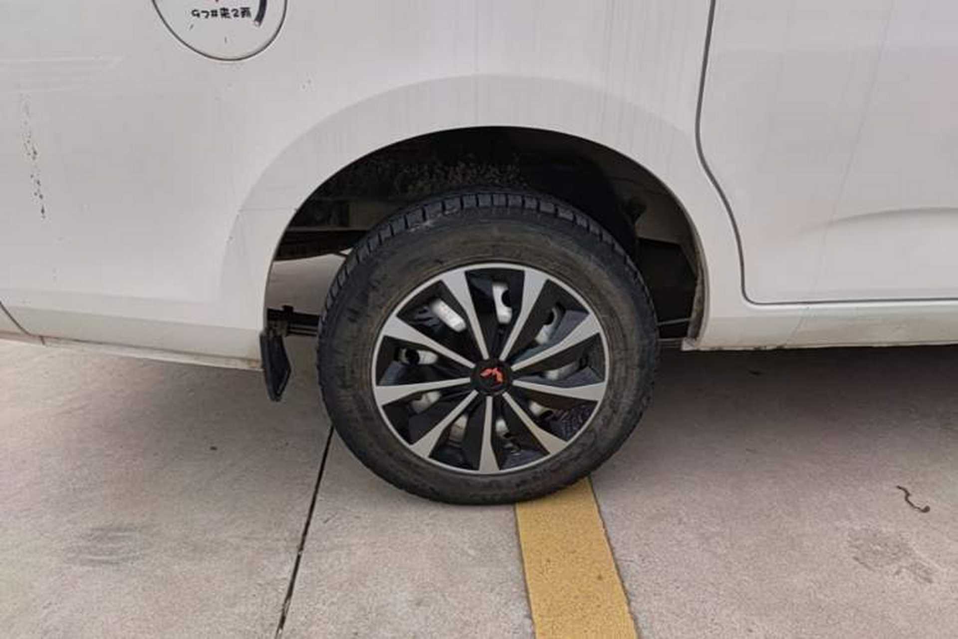 Used Wuling Rongguang V 2016 1.2L Practical Version Right Rear Wheel Hub