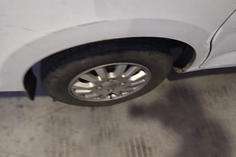 Used Wuling Rongguang V 2016 1.5L Standard Version Right Rear Wheel Hub