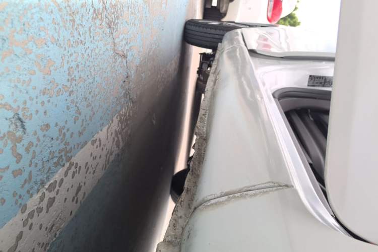 Used Wuling Rongguang V 2016 1.5L Practical Version Non-Power-Assisted Right Side Sill