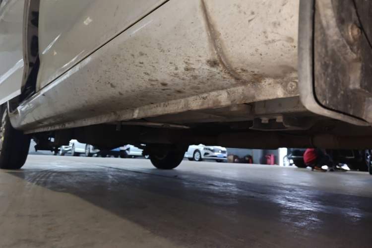 Used Wuling Rongguang V 2016 1.5L Standard Version Right Side Sill