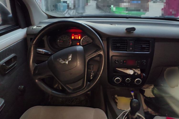 Used Wuling Rongguang V 2016 1.5L Practical Version Non-Power-Assisted Steering Wheel