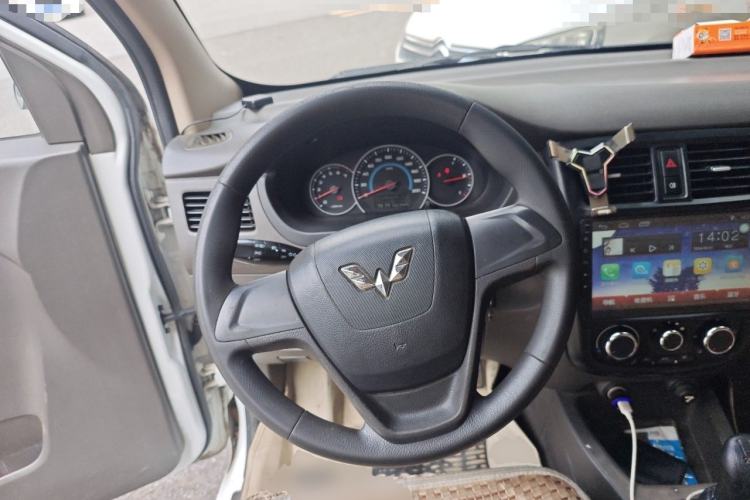 Used Wuling Rongguang V 2016 1.5L Standard Version Steering Wheel