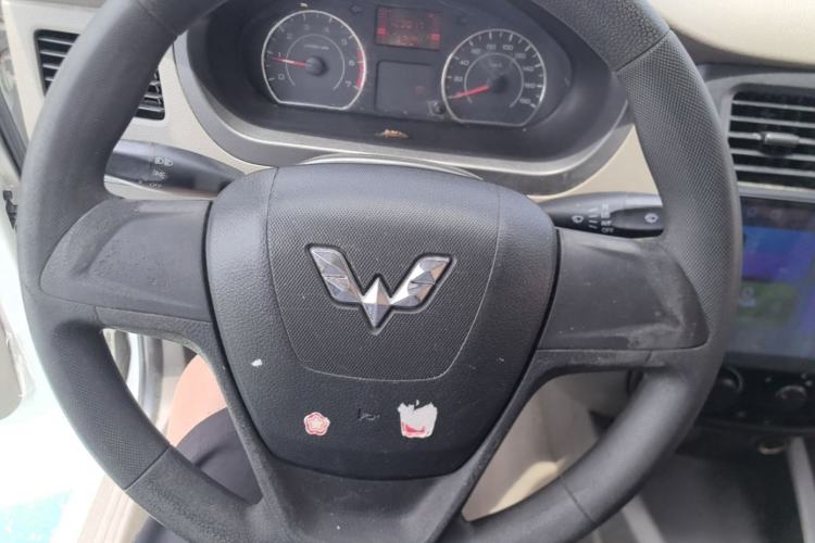 Used Wuling Rongguang V 2016 1.5L Practical Version Non-Power-Assisted Steering Wheel