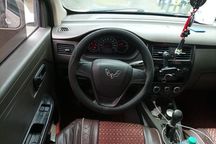 Used Wuling Rongguang V 2016 1.5L Standard Version Steering Wheel