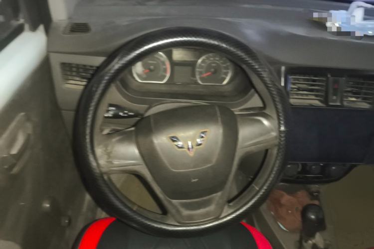 Used Wuling Rongguang V 2016 1.5L Practical Version Non-Power-Assisted Steering Wheel