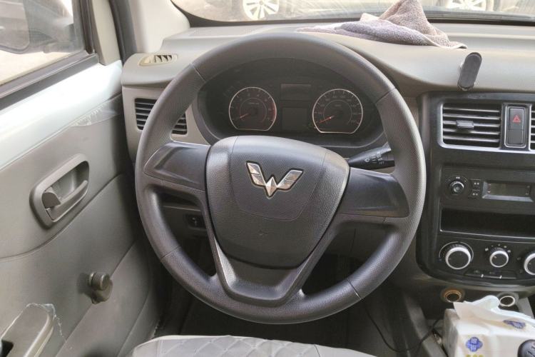 Used Wuling Rongguang V 2016 1.5L Practical Version Non-Power-Assisted Steering Wheel