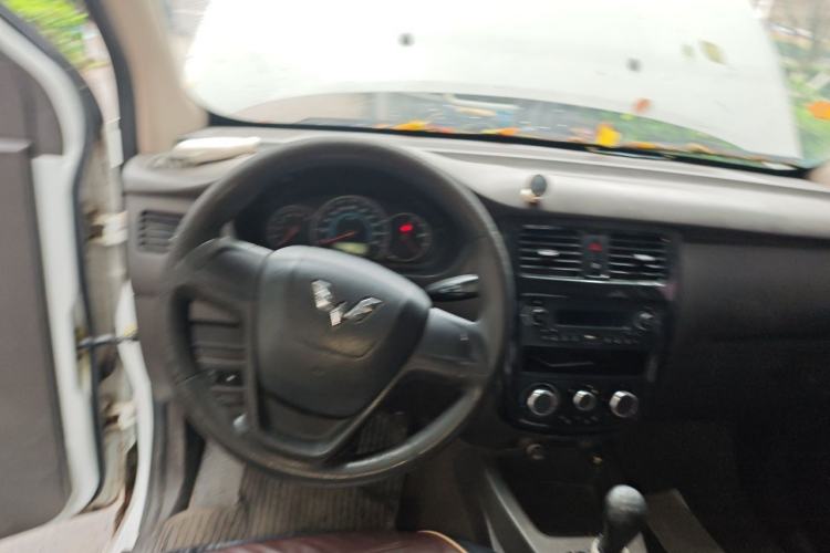 Used Wuling Rongguang V 2016 1.5L Practical Version Non-Power-Assisted Steering Wheel