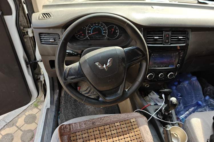 Used Wuling Rongguang V 2016 1.5L Standard Version Steering Wheel