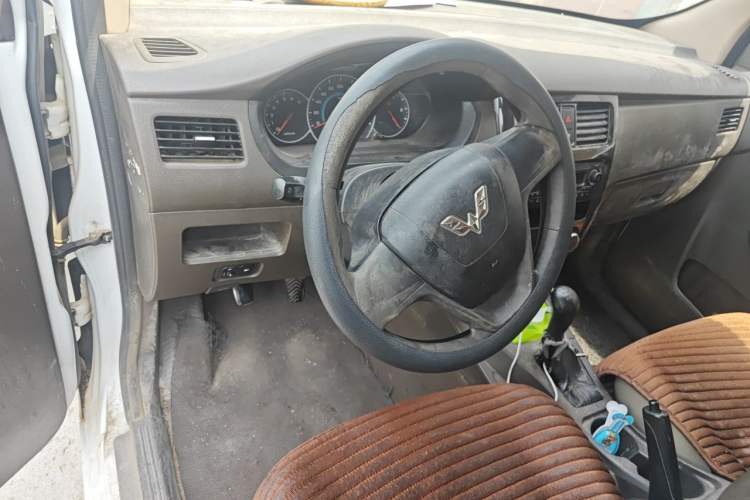 Used Wuling Rongguang V 2016 1.2L Practical Model Non-Power-Assisted Steering Wheel