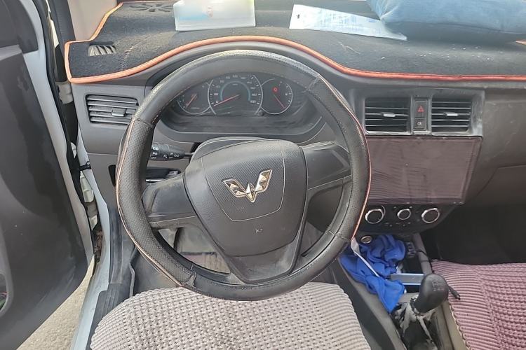 Used Wuling Rongguang V 2016 1.5L Standard Version Steering Wheel