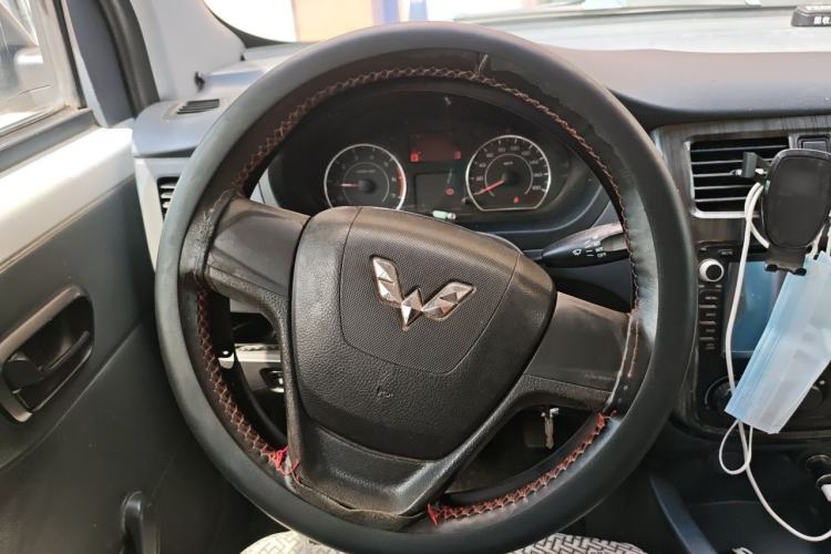 Used Wuling Rongguang V 2016 1.5L Practical Version Non-Power-Assisted Steering Wheel