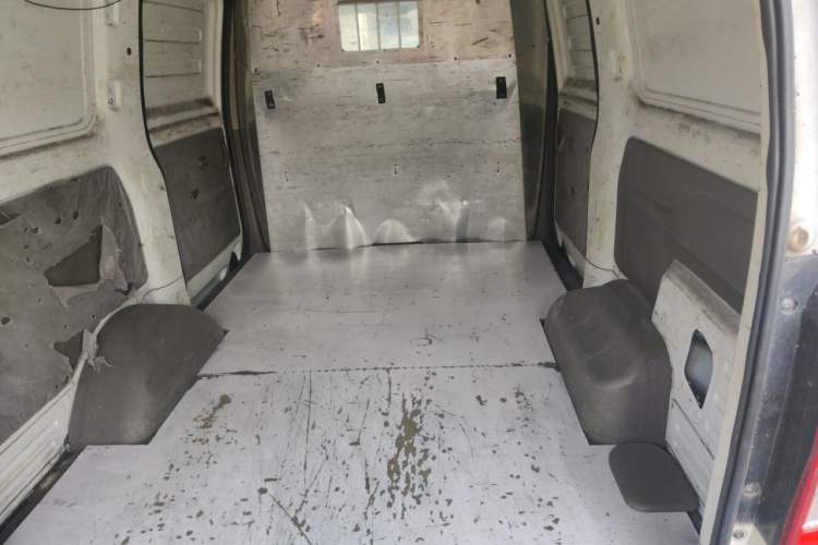 Used Wuling Rongguang V 2016 1.5L Practical Version Trunk