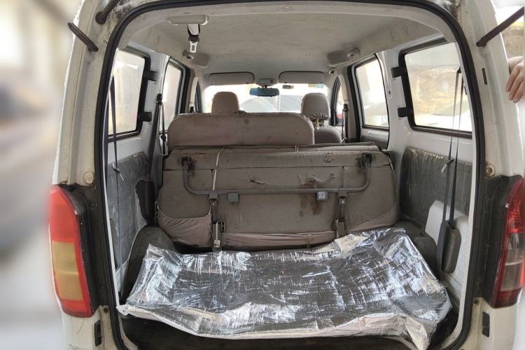 Used Wuling Rongguang V 2016 1.5L Practical Version Non-Power-Assisted Trunk