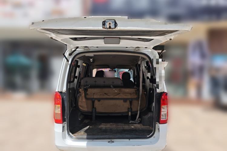 Used Wuling Rongguang V 2016 1.5L Practical Version Non-Power-Assisted Trunk