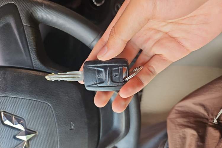 Used Wuling Rongguang V 2016 1.2L Standard Version Vehicle Key