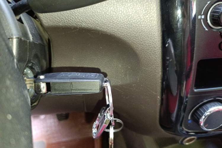 Used Wuling Rongguang V 2016 1.5L Standard Version Vehicle Key
