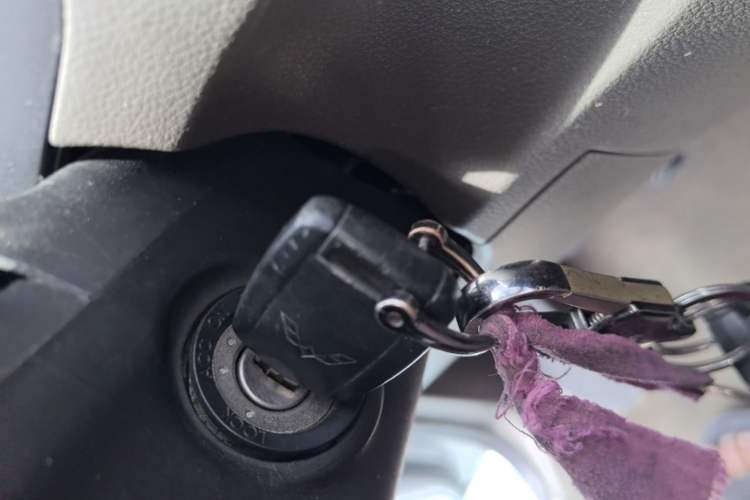 Used Wuling Rongguang V 2016 1.5L Practical Version Non-Power-Assisted Vehicle Key