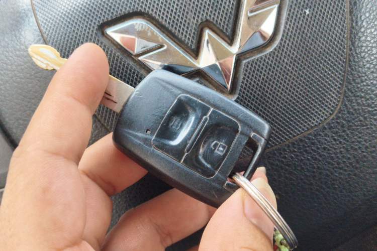 Used Wuling Rongguang V 2016 1.5L Standard Version Vehicle Key