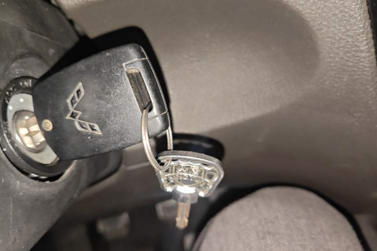 Used Wuling Rongguang V 2016 1.5L Standard Version Vehicle Key
