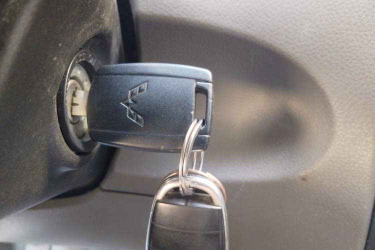 Used Wuling Rongguang V 2016 1.2L Practical Version Vehicle Key