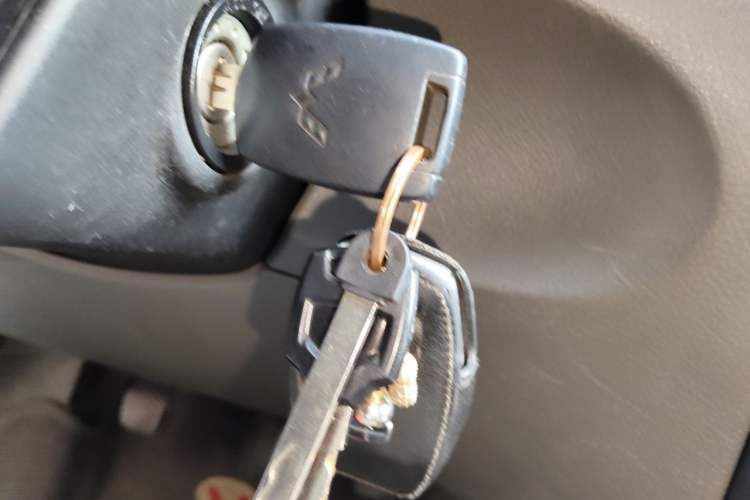 Used Wuling Rongguang V 2016 1.5L Practical Version Non-Power-Assisted Vehicle Key