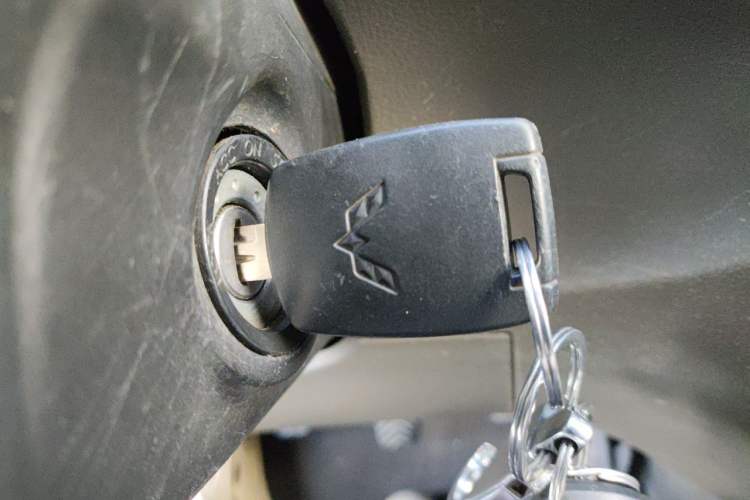 Used Wuling Rongguang V 2016 1.2L Practical Version Vehicle Key