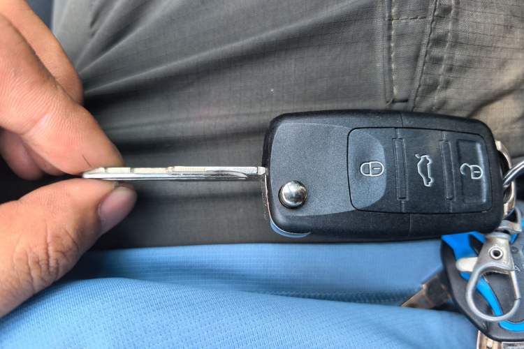 Used Wuling Rongguang V 2016 1.2L Standard Version Vehicle Key