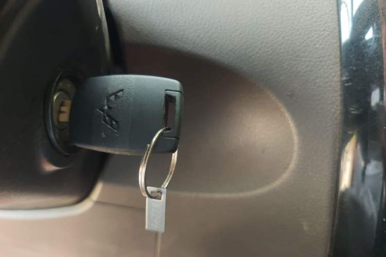 Used Wuling Rongguang V 2016 1.5L Standard Version Vehicle Key