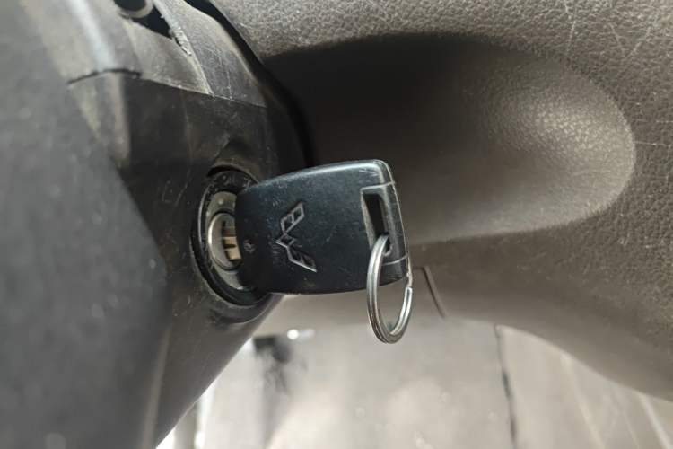 Used Wuling Rongguang V 2016 1.2L Practical Model Non-Power-Assisted Vehicle Key