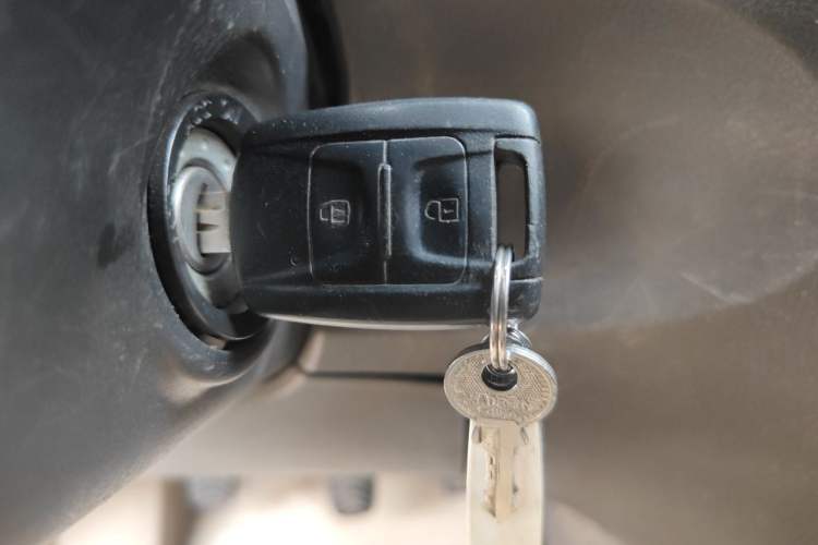 Used Wuling Rongguang V 2016 1.5L Standard Version Vehicle Key