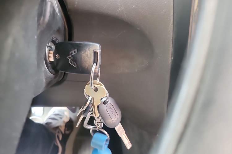 Used Wuling Rongguang V 2016 1.5L Standard Version Vehicle Key