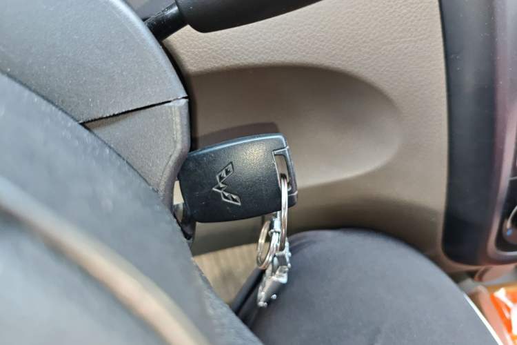 Used Wuling Rongguang V 2016 1.2L Practical Version Vehicle Key