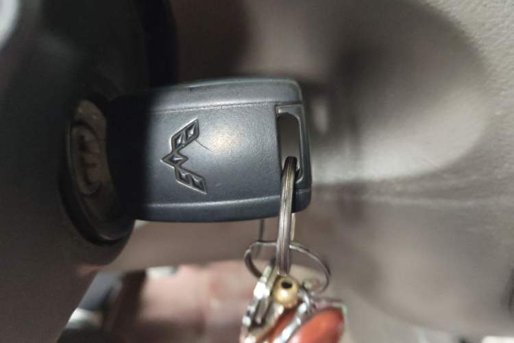 Used Wuling Rongguang V 2016 1.2L Practical Version Vehicle Key