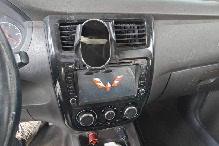 Used Wuling Rongguang V 2016 1.5L Standard Version Audio And AC Panel