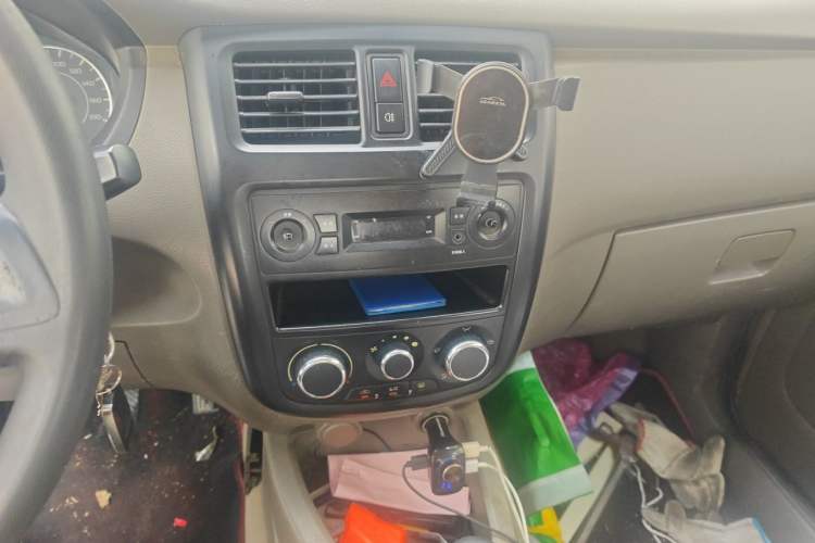 Used Wuling Rongguang V 2016 1.5L Practical Version Non-Power-Assisted Audio And AC Panel